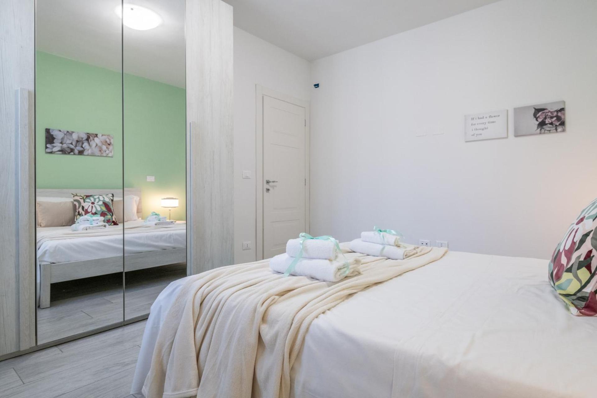 Wheels Oasis: Between And Sea Apartamento Pisa